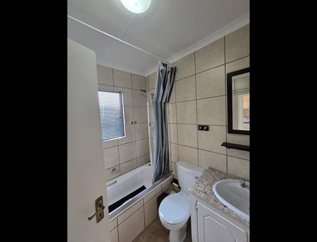2 bed property to rent in FLORIDA HILLS